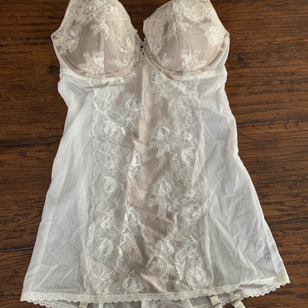 Gorgeous Brand New Victoria Secret Lingerie 36D